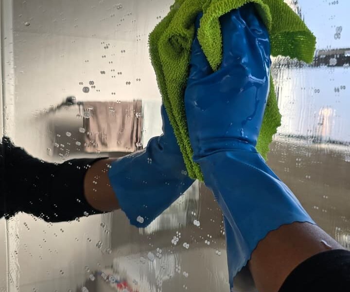 MNT LUXE CLEANING SERVICES PTY LTD